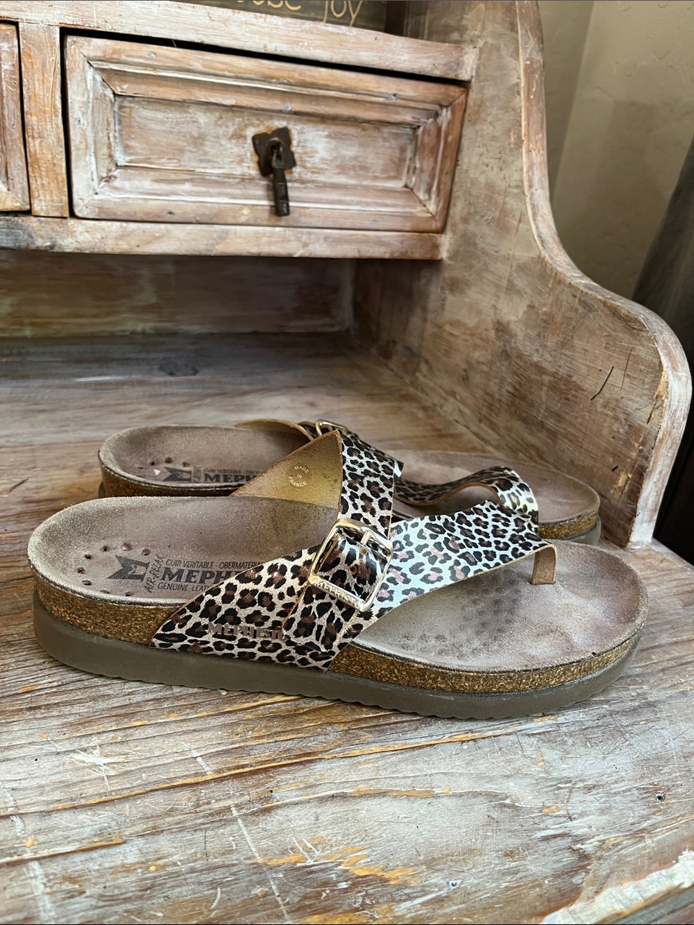 🤍 Mephisto Helen Toe Loop Sandals Size 39 Cork Footbed Leopard Leather